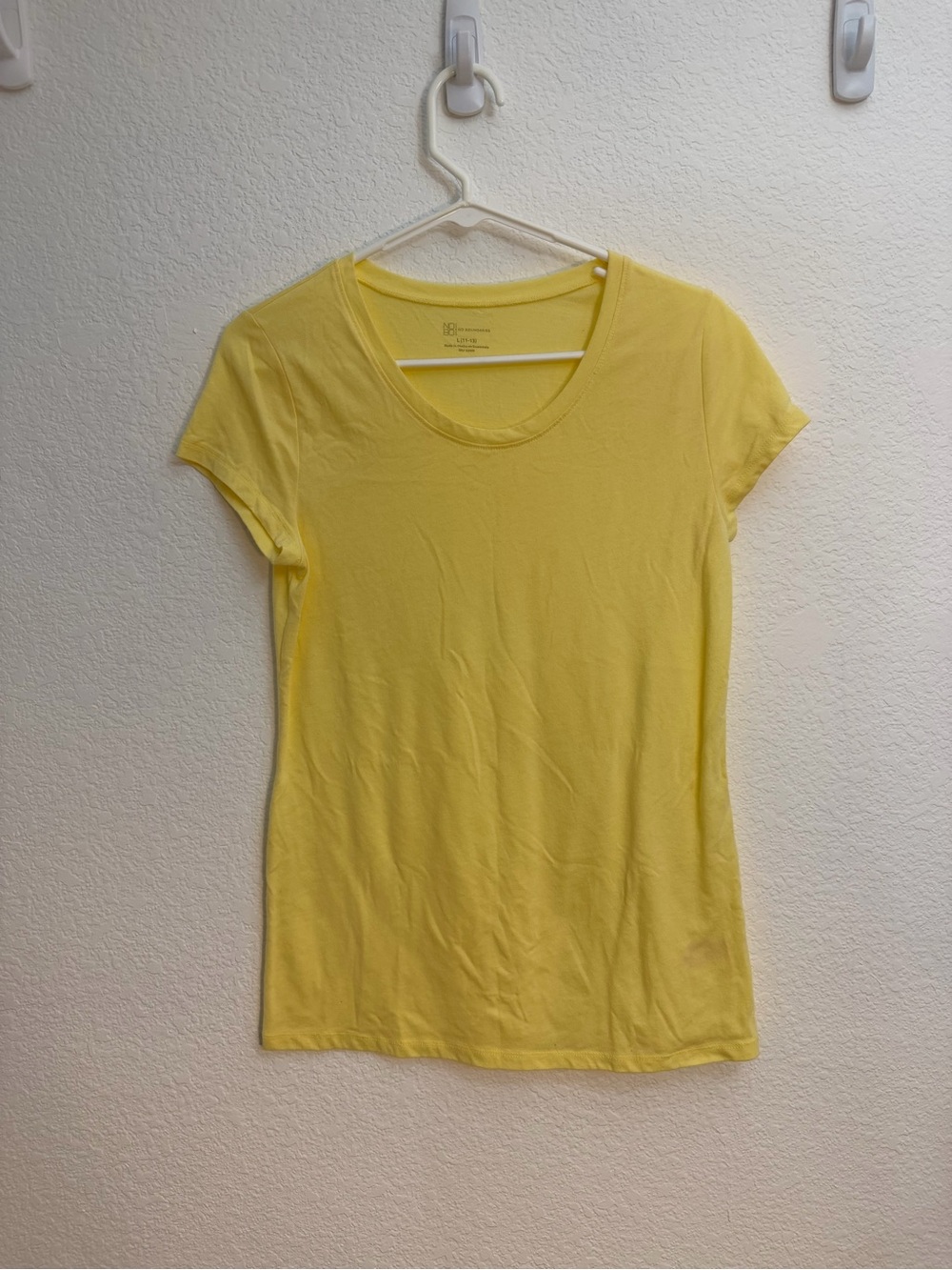 No Boundaries Women's Yellow Scoop Neck Short Sleeve Tee